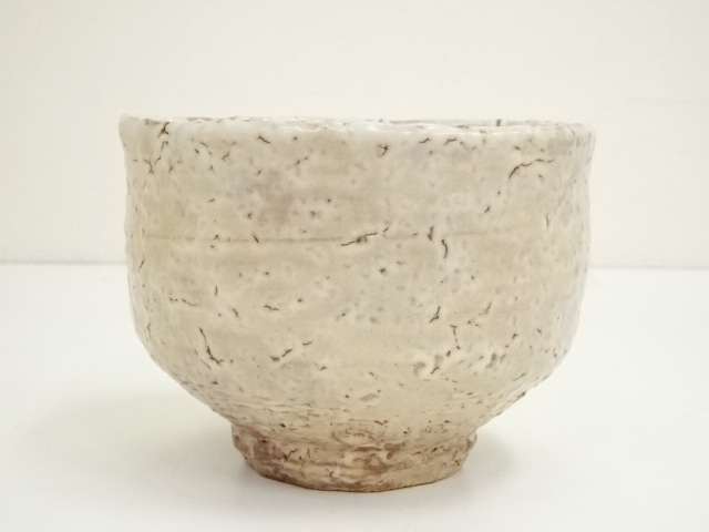 楽焼？ 萩焼？ 骨董 手彫りの土色陶器茶碗 骨董・焼物の魅力 「萩焼」 | 遺品整理 くらのすけ
